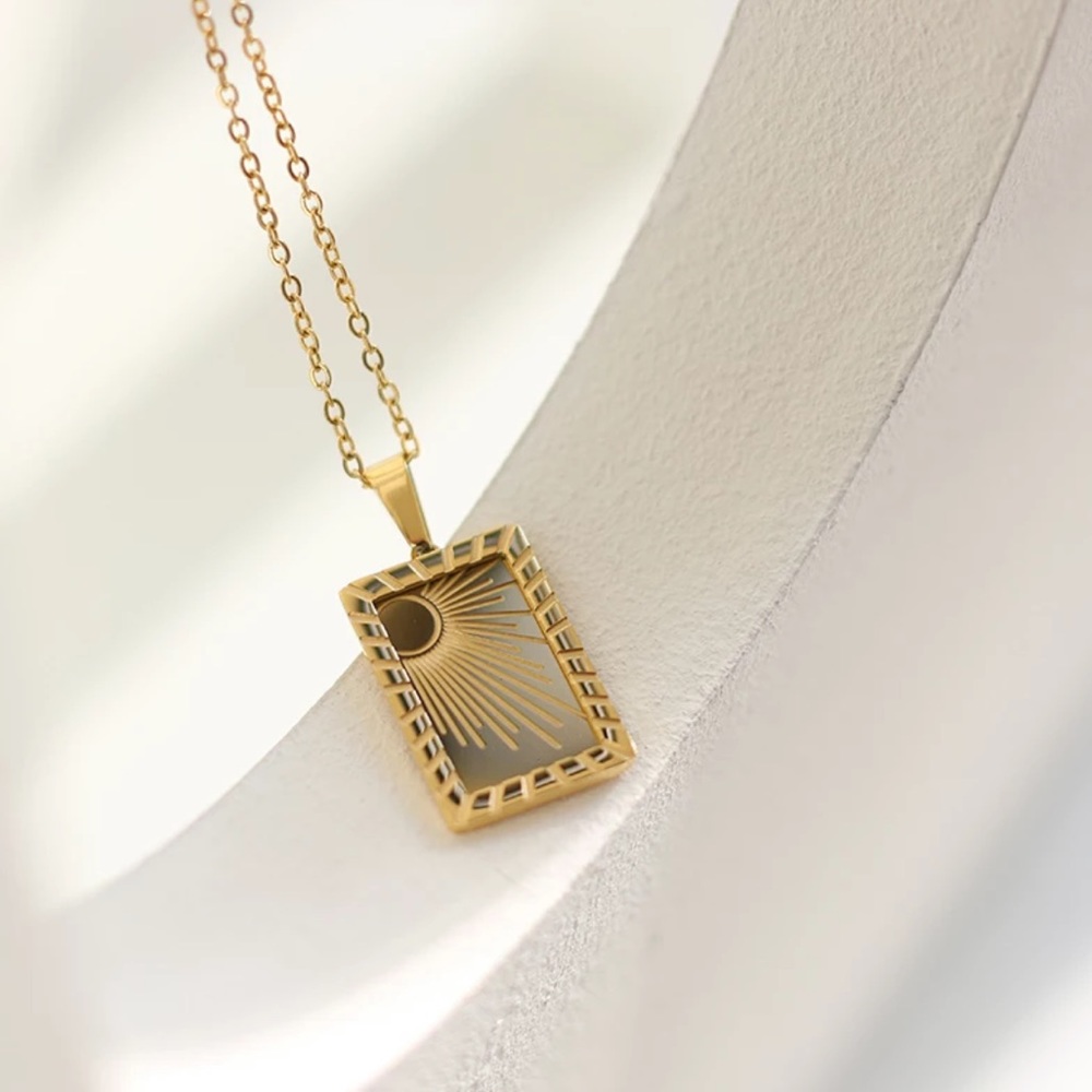 New 18K Gold Moon&Sun Pendant Necklace - Picture 4 of 7